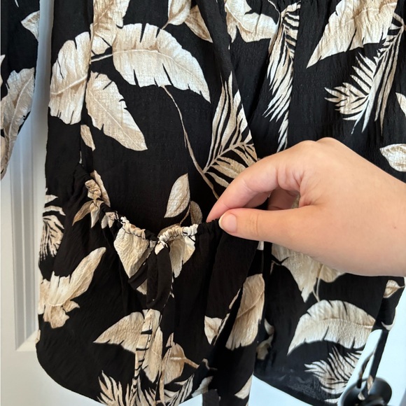 Forever 21 Black and White Tropical Cutout Long Sleeve Dress Size Large NWT - Picture 3 of 5